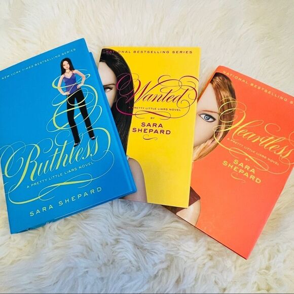 PRETTY LITTLE LIARS BY SARA SHEPARD HARDCOVER BOOK SET - Picture 1 of 4